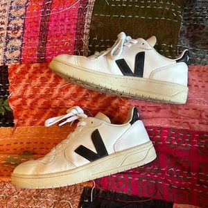 Veja V-10 Sneakers Size US 6